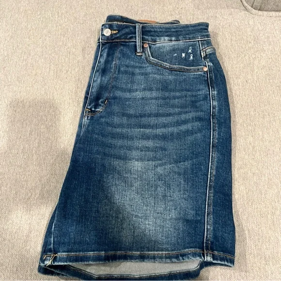 Judy Blue Dark Wash Jean Shorts - Picture 6 of 7